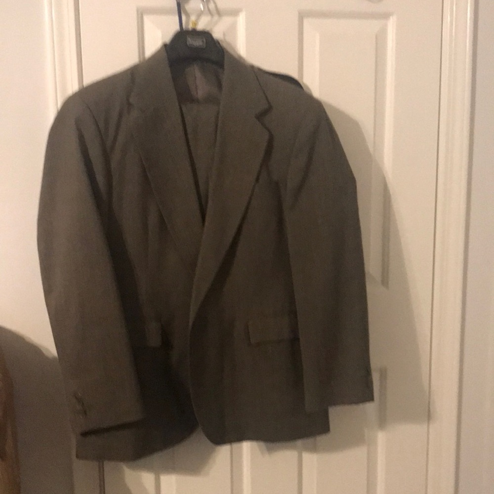 Haggar men’s suit that is light brown in color.